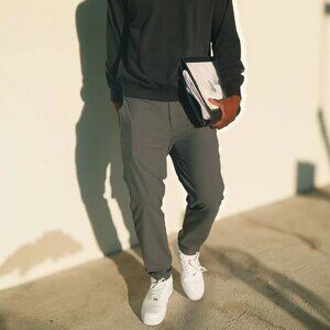 Fabletics The Don 5-Pocket Pant (Classic Fit) Men's 33x30, Onyx